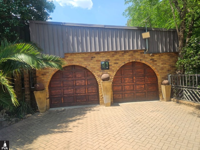 DOUBLE GARAGE.jpg