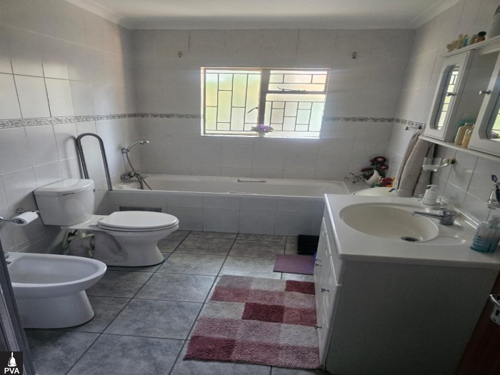 BATHROOM 2ND HOUSE.jpg
