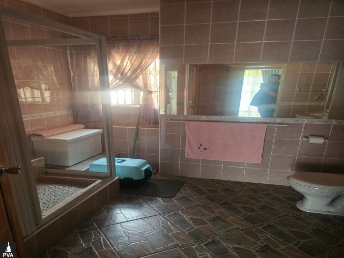BATHROOM 2.jpg
