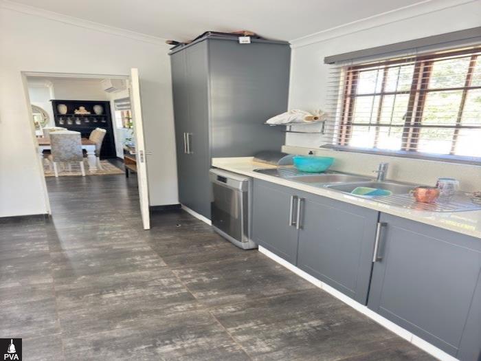 pic 3 kitchen.jpg