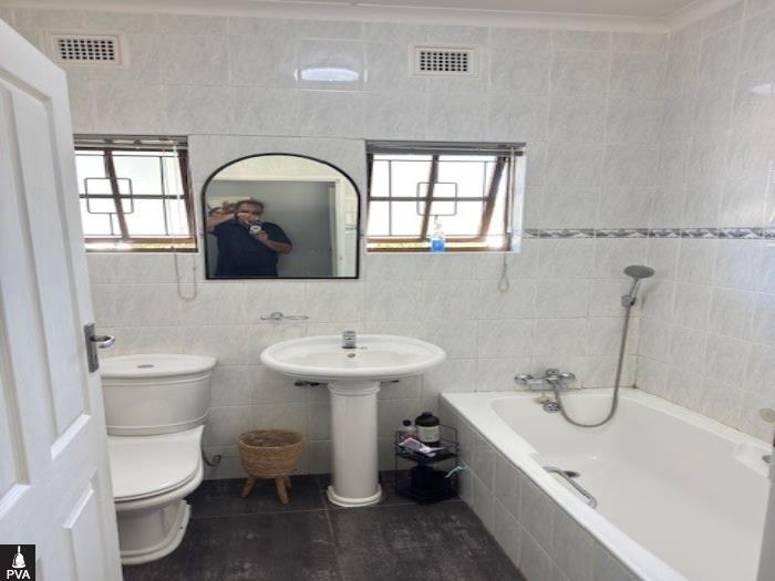 pic11 bathroom.jpg