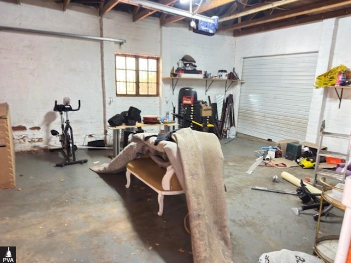 pic 4 garage.jpg