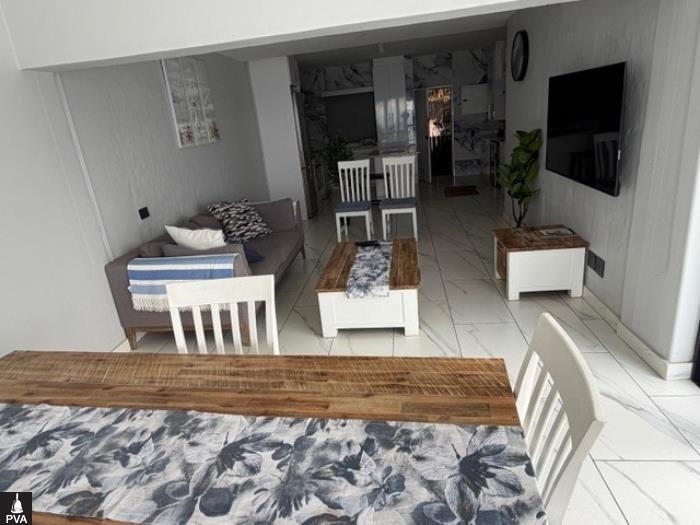 PIC OPEN PLAN LOUNGE DININGROOM PERISSA 2.jpg